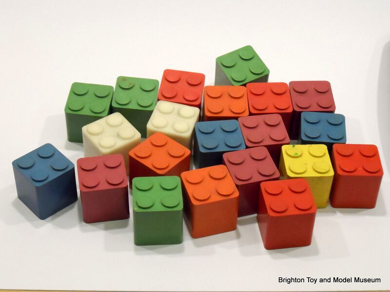 File:Kiddicraft Interlocking Building Cubes, loose.jpg