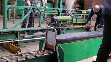 2018: Using the Locomotive Crane to transfer a live steam locomotive onto the track