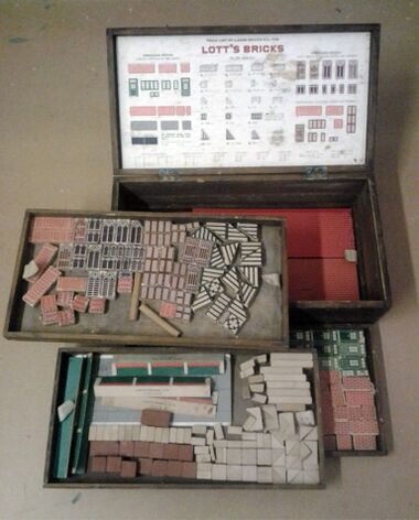 Lott's Bricks "Dealer Cabinet", unpacked