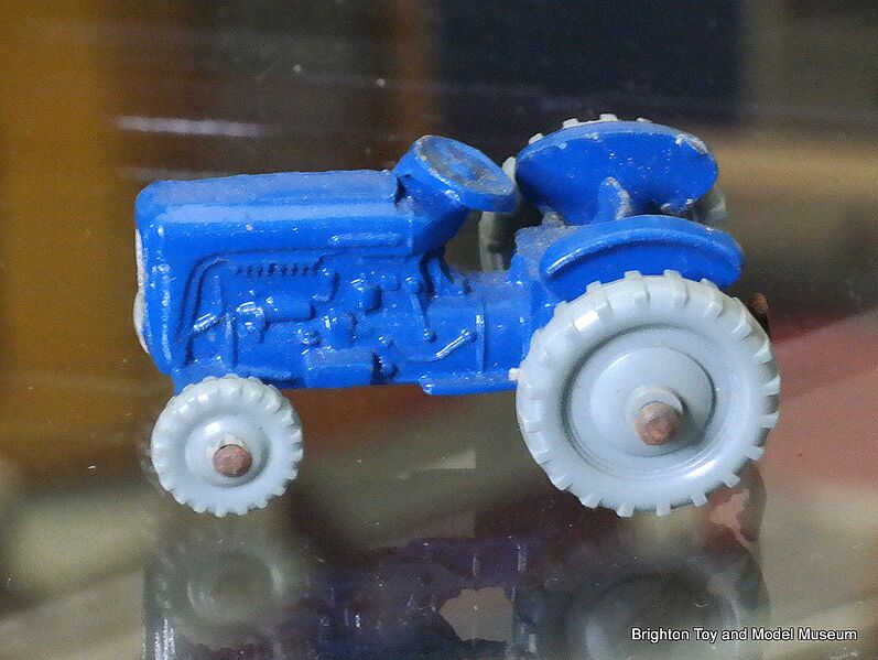 File:Massey Harris Ferguson Tractor (Dublo Dinky Toys 069).jpg