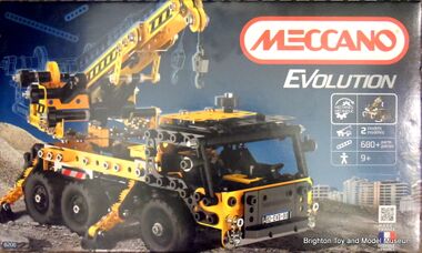 Meccano Evolution set 8200, Crane Truck (box front)
