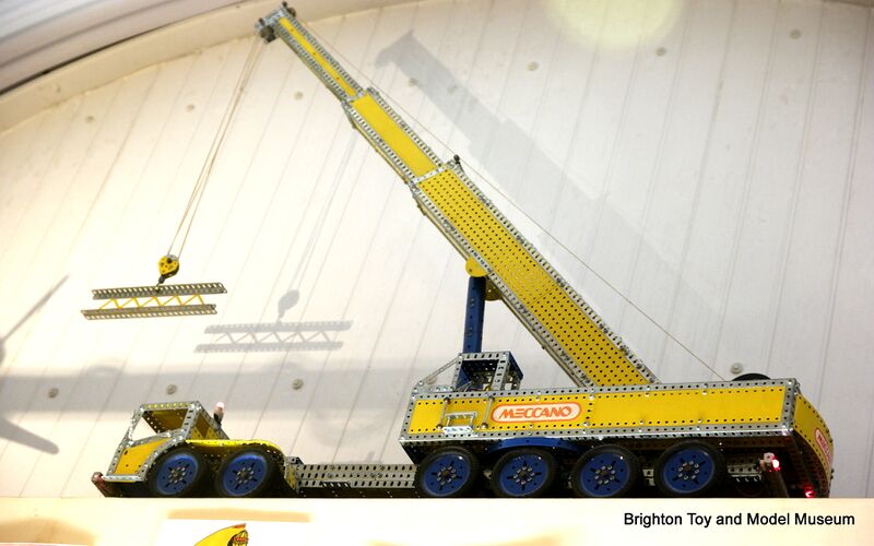 File:Meccano twelve-wheeler mobile telescopic crane (retailer promotional model).jpg