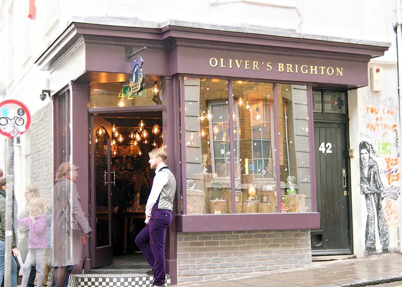 File:Olivers Brighton Grand Opening (2017-11-11).jpg
