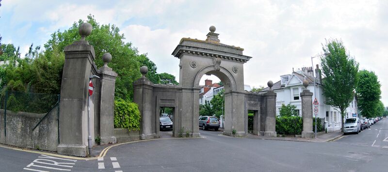 File:Park Gate, Queens Park, angle view (Brighton 2017).jpg