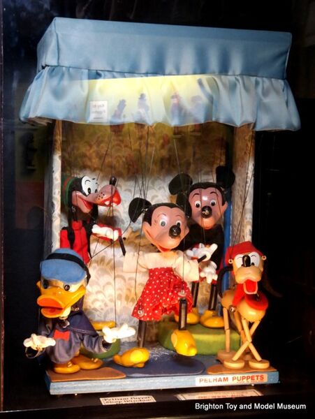 File:Pelham Puppets motorised shop-window display lowres.jpg