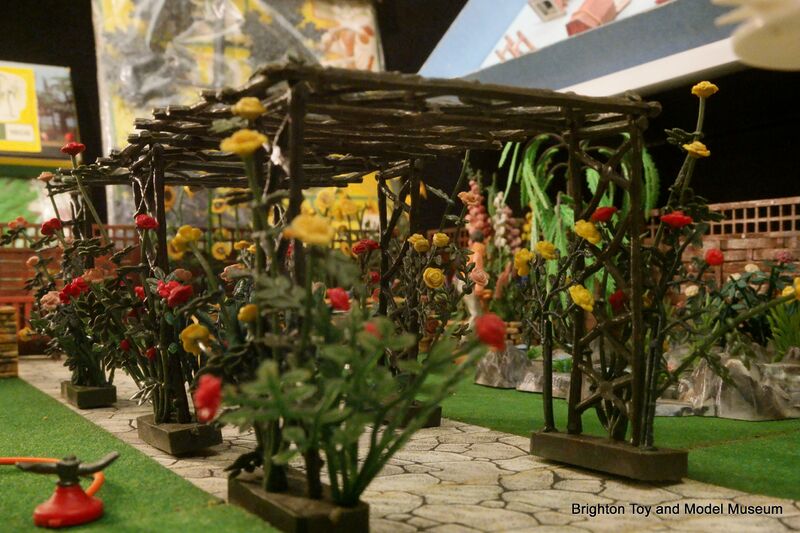 File:Pergola, Britains Floral Garden (BTMM 2021).jpg