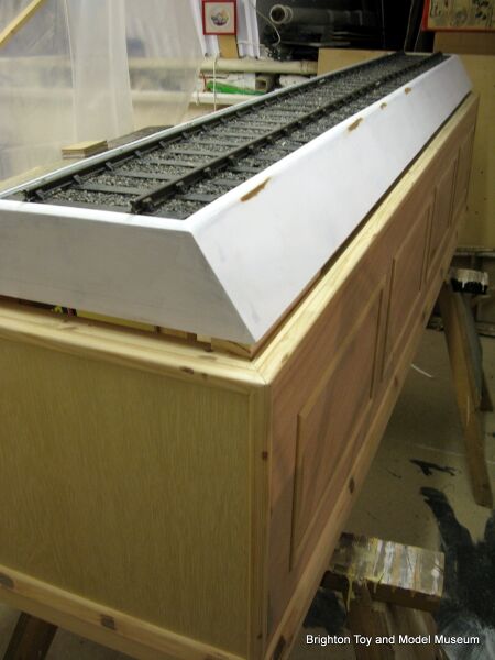 File:Plinth construction, angle, for Oliver Cromwell loco 70013 (2011).jpg