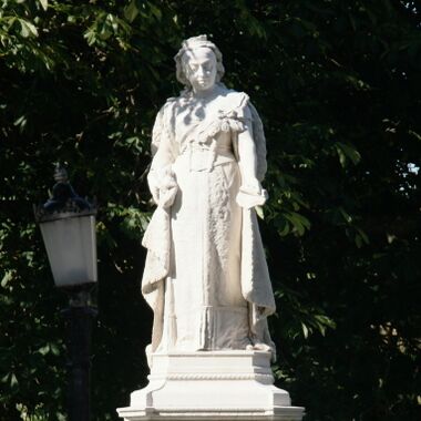 Nicoli's statue of Queen Victoria, Victoria Gardens