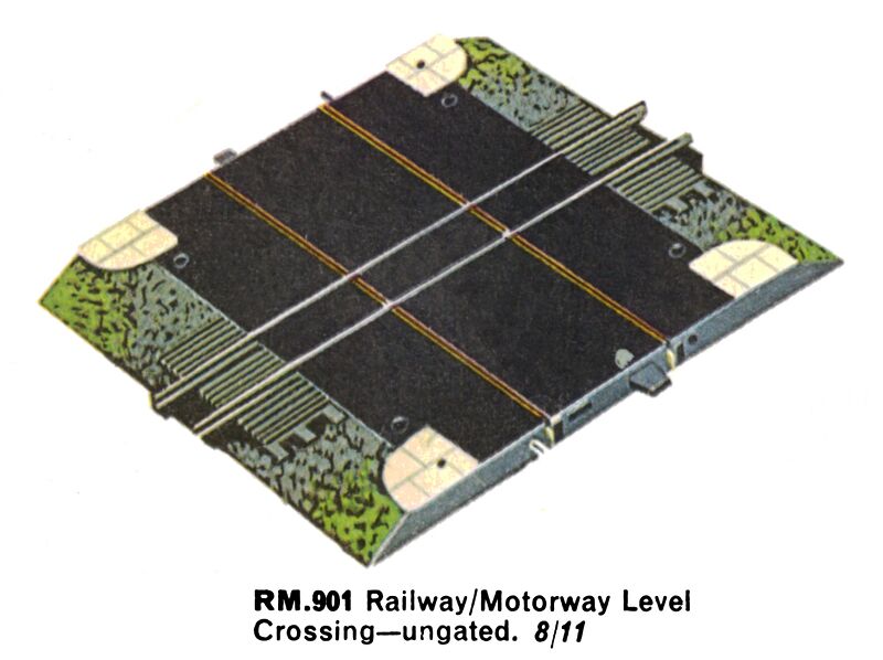 File:Railway-Motorway Level Crossing, ungated, Minic Motorways M901 (TriangRailways 1964).jpg