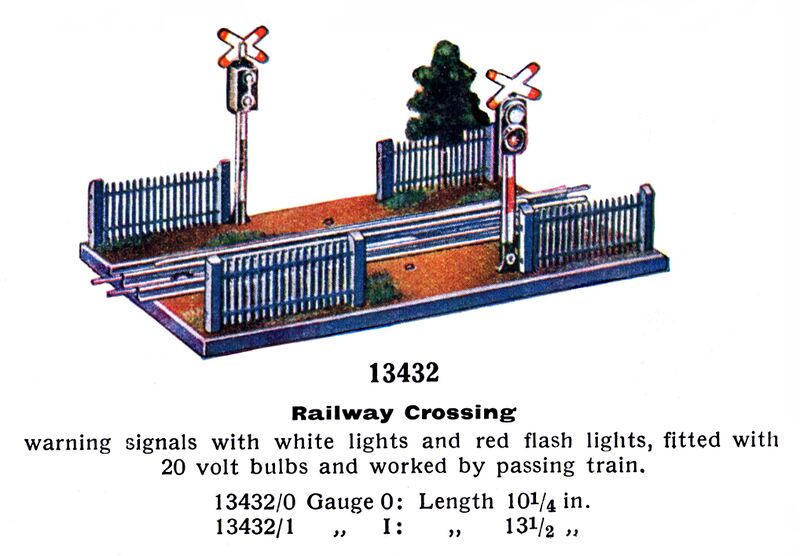 File:Railway Crossing, Märklin 13432 (MarklinCat 1936).jpg