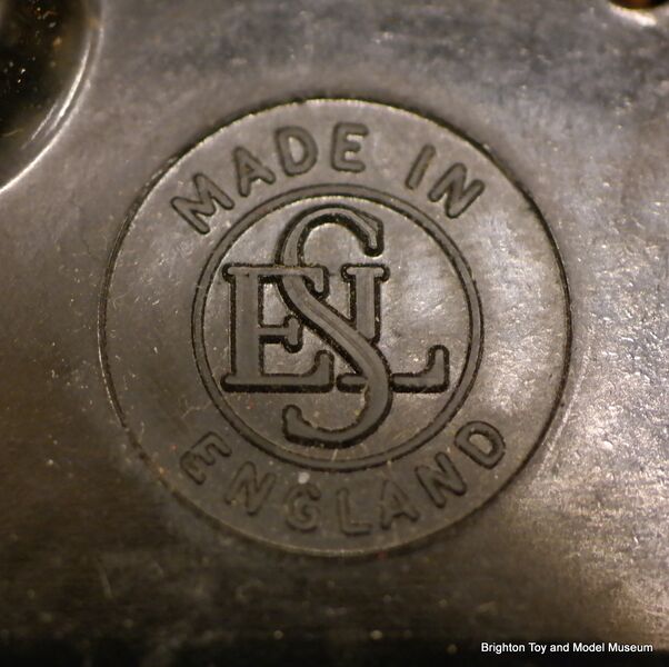 File:SEL, Made in England, moulded product base logo.jpg