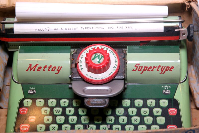 File:Supertype toy typewriter, detail (Mettoy 4317).jpg