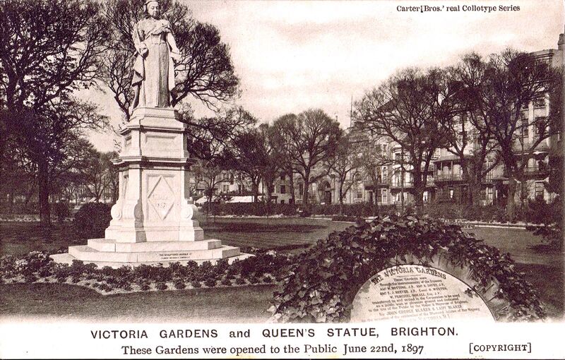 File:Victoria Gardens and Queens Statue, Brighton, postcard (CarterBros).jpg