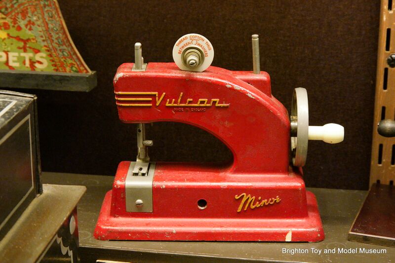 File:Vulcan Minor sewing machine, profile.jpg